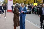 Eindhoven 26 oktober 2023
Koningin Maxima op bezok bij de dutch design week in Eindhoven . Maxima had haar goede vriendin Mariska Dietz mee genomen . Mariska Heeft paleis huis Den Bosch ingericht .