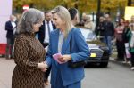 Eindhoven 26 oktober 2023
Koningin Maxima op bezok bij de dutch design week in Eindhoven . Maxima had haar goede vriendin Mariska Dietz mee genomen . Mariska Heeft paleis huis Den Bosch ingericht .