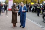 Eindhoven 26 oktober 2023
Koningin Maxima op bezok bij de dutch design week in Eindhoven . Maxima had haar goede vriendin Mariska Dietz mee genomen . Mariska Heeft paleis huis Den Bosch ingericht .