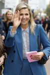 Eindhoven 26 oktober 2023
Koningin Maxima op bezok bij de dutch design week in Eindhoven . Maxima had haar goede vriendin Mariska Dietz mee genomen . Mariska Heeft paleis huis Den Bosch ingericht .