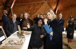 Eindhoven 26 oktober 2023
Koningin Maxima op bezok bij de dutch design week in Eindhoven . Maxima had haar goede vriendin Mariska Dietz mee genomen . Mariska Heeft paleis huis Den Bosch ingericht .