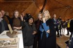 Eindhoven 26 oktober 2023
Koningin Maxima op bezok bij de dutch design week in Eindhoven . Maxima had haar goede vriendin Mariska Dietz mee genomen . Mariska Heeft paleis huis Den Bosch ingericht .