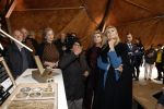 Eindhoven 26 oktober 2023
Koningin Maxima op bezok bij de dutch design week in Eindhoven . Maxima had haar goede vriendin Mariska Dietz mee genomen . Mariska Heeft paleis huis Den Bosch ingericht .