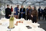 Eindhoven 26 oktober 2023
Koningin Maxima op bezok bij de dutch design week in Eindhoven . Maxima had haar goede vriendin Mariska Dietz mee genomen . Mariska Heeft paleis huis Den Bosch ingericht .