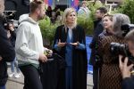 Eindhoven 26 oktober 2023
Koningin Maxima op bezok bij de dutch design week in Eindhoven . Maxima had haar goede vriendin Mariska Dietz mee genomen . Mariska Heeft paleis huis Den Bosch ingericht . Jochem Goedhals