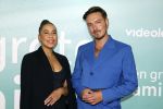 Amsterdam 10 oktober 2023
Premiere een grote familie in Tuschinski . Vidoeland gaat het uitzenden. Leroy Jory met een vriendin