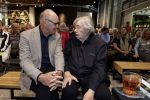Utrecht 29 september 2023
Boekpresentatie Maarten v Rossem . Ook Philip Freriks kwam even kijken . De presentatie was bij boekhandel Broese