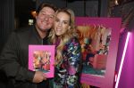 Amsterdam 17 oktober 2023
Boekpresentatie Roos Reedijk in Hotel Mercier.
Bob Sikkes geeft het eerste boek aan Roos.
Roos Reedijk en Martijn Krabbe