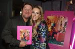 Amsterdam 17 oktober 2023
Boekpresentatie Roos Reedijk in Hotel Mercier.
Bob Sikkes geeft het eerste boek aan Roos.
Roos Reedijk en Martijn Krabbe