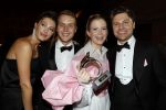 Amsterdam 12 oktober 2023
Televizierring 2023 in Carre .
Noa Vahle won de prijs voor talent van het jaar.
Noa met haar vriend Tim de Wild haar broer Julian Vahle en zijn vriendin Chelsey Weimar