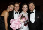 Amsterdam 12 oktober 2023
Televizierring 2023 in Carre .
Noa Vahle won de prijs voor talent van het jaar.
Noa met haar vriend Tim de Wild haar broer Julian Vahle en zijn vriendin Chelsey Weimar
