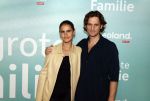 Amsterdam 10 oktober 2023
Premiere een grote familie in Tuschinski . Vidoeland gaat het uitzenden. Olivia Lonsdale met partner