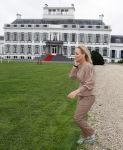 Soestdijk 11 oktober 2023
 Prinses Margarita de Bourbon de Parme poseert voorafgaand aan de opening van de tentoonstelling De vrouwen van Soestdijk op Paleis Soestdijk. In de tentoonstelling staan de vrouwen die het paleis gevormd hebben en er verbleven centraal, onder wie koningin Juliana, koningin-regentes Emma van Waldeck-Pyrmont en prinses