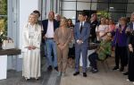 Soestdijk 11 oktober 2023
 Prinses Margarita de Bourbon de Parme poseert voorafgaand aan de opening van de tentoonstelling De vrouwen van Soestdijk op Paleis Soestdijk. In de tentoonstelling staan de vrouwen die het paleis gevormd hebben en er verbleven centraal, onder wie koningin Juliana, koningin-regentes Emma van Waldeck-Pyrmont . Prinses Margarita en Cees Wijburg