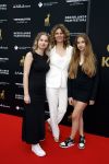Utrecht 29 september 2023
Uitreiking gouden kalveren in de schouwburg van Utrecht. Rifka Lodeizen met haar dochter Pilar en dochter Franca
