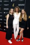 Utrecht 29 september 2023
Uitreiking gouden kalveren in de schouwburg van Utrecht. Rifka Lodeizen met haar dochter Pilar en dochter Franca