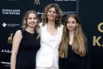 Utrecht 29 september 2023
Uitreiking gouden kalveren in de schouwburg van Utrecht. Rifka Lodeizen met haar dochter Pilar en dochter Franca
