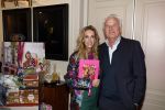 Amsterdam 17 oktober 2023
Boekpresentatie Roos Reedijk in Hotel Mercier.
Bob Sikkes geeft het eerste boek aan Roos.