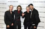 Amsterdam 9 oktober 2023
Premiere Human Forever door oa Teun Toebes in Tuschinski. Teun Toebes Jonathan de Jong en de hoofdrolspelers
