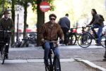 Amsterdam 3 oktober 2024
Beau v Erven Dorens op de fiets in het centrum van Amsterdam.