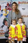 Utrecht 13 oktober 2024
Premiere de club van sinterklaas in Utrecht. Bo Wilkes met dochters en een vriendin
