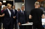 Amsterdam 10 oktober 2024
Koning Willem Alexander opent het HQ van DPG Media / Mediavaert . Aanwezig namend de GPD Christian v Thillo ( Executive Chairman van DPG Media ) en Erik Roddenhof (CEO DPG Media ).