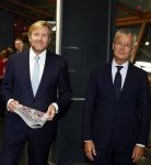 Amsterdam 10 oktober 2024
Koning Willem Alexander opent het HQ van DPG Media / Mediavaert . Aanwezig namend de GPD Christian v Thillo ( Executive Chairman van DPG Media ) en Erik Roddenhof (CEO DPG Media ).