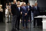 Amsterdam 10 oktober 2024
Koning Willem Alexander opent het HQ van DPG Media / Mediavaert . Aanwezig namend de GPD Christian v Thillo ( Executive Chairman van DPG Media ) en Erik Roddenhof (CEO DPG Media ).
