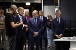 Amsterdam 10 oktober 2024
Koning Willem Alexander opent het HQ van DPG Media / Mediavaert . Aanwezig namend de GPD Christian v Thillo ( Executive Chairman van DPG Media ) en Erik Roddenhof (CEO DPG Media ).