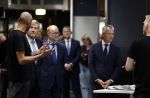 Amsterdam 10 oktober 2024
Koning Willem Alexander opent het HQ van DPG Media / Mediavaert . Aanwezig namend de GPD Christian v Thillo ( Executive Chairman van DPG Media ) en Erik Roddenhof (CEO DPG Media ).