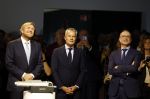 Amsterdam 10 oktober 2024
Koning Willem Alexander opent het HQ van DPG Media / Mediavaert . Aanwezig namend de GPD Christian v Thillo ( Executive Chairman van DPG Media ) en Erik Roddenhof (CEO DPG Media ).