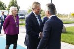 Amsterdam 10 oktober 2024
Koning Willem Alexander opent het HQ van DPG Media / Mediavaert . Aanwezig namend de GPD Christian v Thillo ( Executive Chairman van DPG Media ) en Erik Roddenhof (CEO DPG Media ).