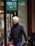 Amsterdam 12 oktober 2024
Derk Bolt doet boodschappen in Amsterdam zuid.