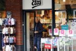 Amsterdam 12 oktober 2024
Derk Bolt doet boodschappen in Amsterdam zuid.