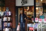 Amsterdam 12 oktober 2024
Derk Bolt doet boodschappen in Amsterdam zuid.
