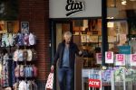 Amsterdam 12 oktober 2024
Derk Bolt doet boodschappen in Amsterdam zuid.