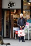 Amsterdam 12 oktober 2024
Derk Bolt doet boodschappen in Amsterdam zuid.