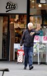 Amsterdam 12 oktober 2024
Derk Bolt doet boodschappen in Amsterdam zuid.