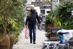 Amsterdam 12 oktober 2024
Derk Bolt doet boodschappen in Amsterdam zuid.