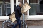 Amsterdam 12 oktober 2024
Derk Bolt doet boodschappen in Amsterdam zuid.