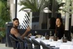 Amsterdam 8 augustus 2024
Famke Louise en Denzel Slager lunchen in Amsterdam zuid . Ze rijden in een electrische Porsche Tacan