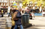Amsterdam 4 oktober 2024
Frits Spits met zijn nieuwe vriendin in Amsterdam zuid.