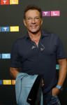 Schiphol 31 september 2024
Winterpresentatie RTL / Videoland in een tent achter Hotel v d Valk bij Schiphol . Gerard Joling