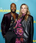 Amsterdam 14 oktober 2024
Premiere de Mannenmaker in Tuschinski met in de hoofdrollen oa Katja Schuurman Eva v d Wijdeven Leo Alkemade Georgina Verbaan Melissas Drost Huub Smit Yasmin Karssing en Rene Watzema . Giorgio Hokstam met zwangere partner