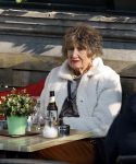 Amsterdam 3 oktober 2024
Hedy d Ancona geniet van het zonnetje op terras in Amsterdam .