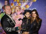 Amsterdam 19 oktober 2024
Premiere de grote Sinterklaasfilm in Tuschinski. Jan Dulles met zijn vrouw en kinderen