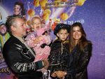 Amsterdam 19 oktober 2024
Premiere de grote Sinterklaasfilm in Tuschinski. Jan Dulles met zijn vrouw en kinderen