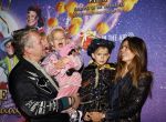 Amsterdam 19 oktober 2024
Premiere de grote Sinterklaasfilm in Tuschinski. Jan Dulles met zijn vrouw en kinderen