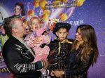 Amsterdam 19 oktober 2024
Premiere de grote Sinterklaasfilm in Tuschinski. Jan Dulles met zijn vrouw en kinderen