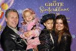 Amsterdam 19 oktober 2024
Premiere de grote Sinterklaasfilm in Tuschinski. Jan Dulles met zijn vrouw en kinderen